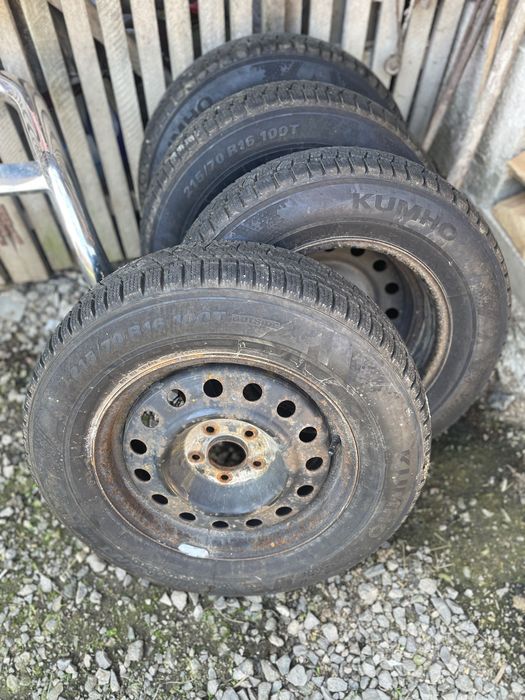 Jante tablă cu cauciucuri de iarnă 215/70 R16