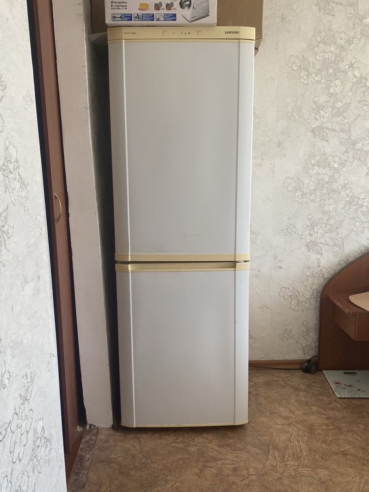 Продается б/ у холодильник в г Кызылорда