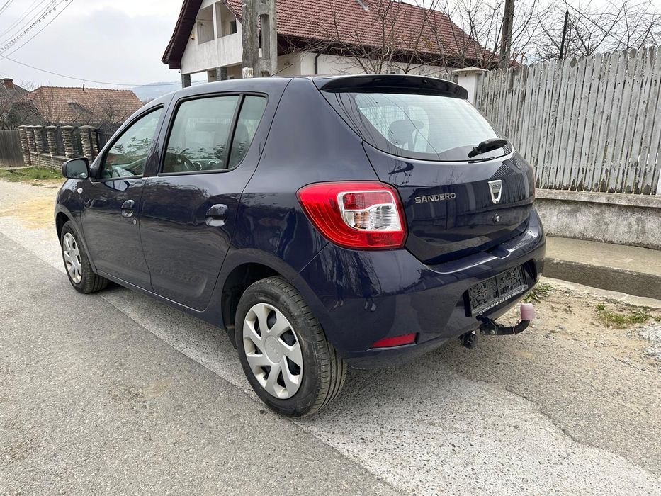 Dacia sandero fabricatie luna 11 an 2014 cu motor 0.9l benzină,