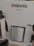 Coș de gunoi Brabantia Bo Touch 60 litri 2x30 litri. 
Prezinta 2 indoi