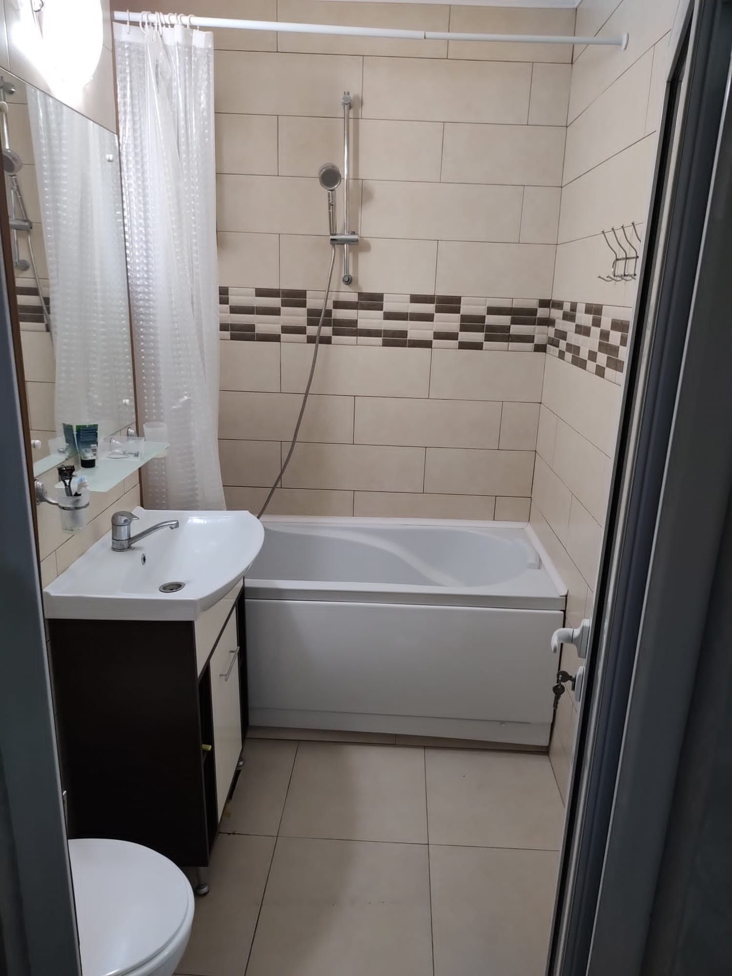 Vand sau schimb [casa construstie noua)