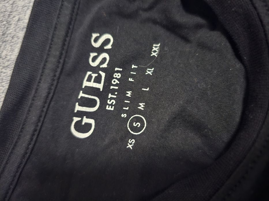 Тениска на guess,размер S,slim fit