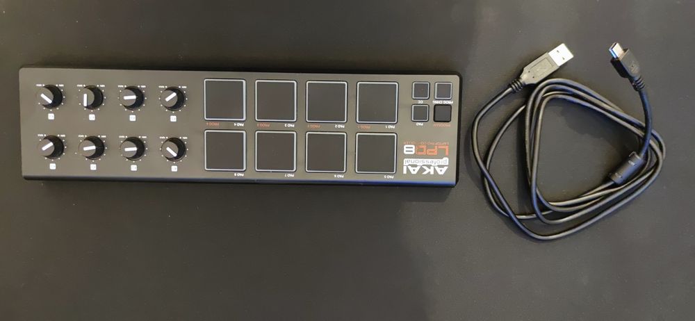 Vand Controller Midi Akai Lpd8.