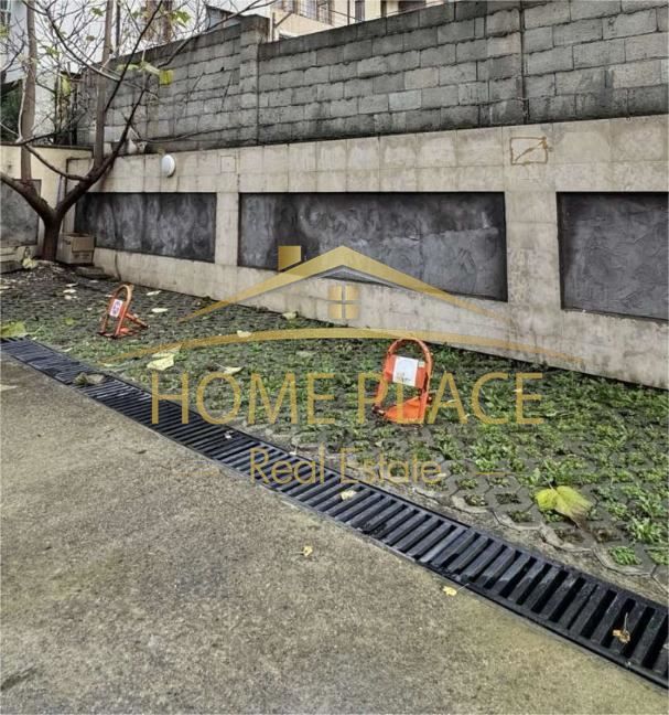 Три броя паркоместа в района на Левски