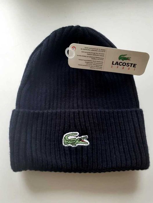 Caciula bleumarin Lacoste 30% lana si 70 % acrilic