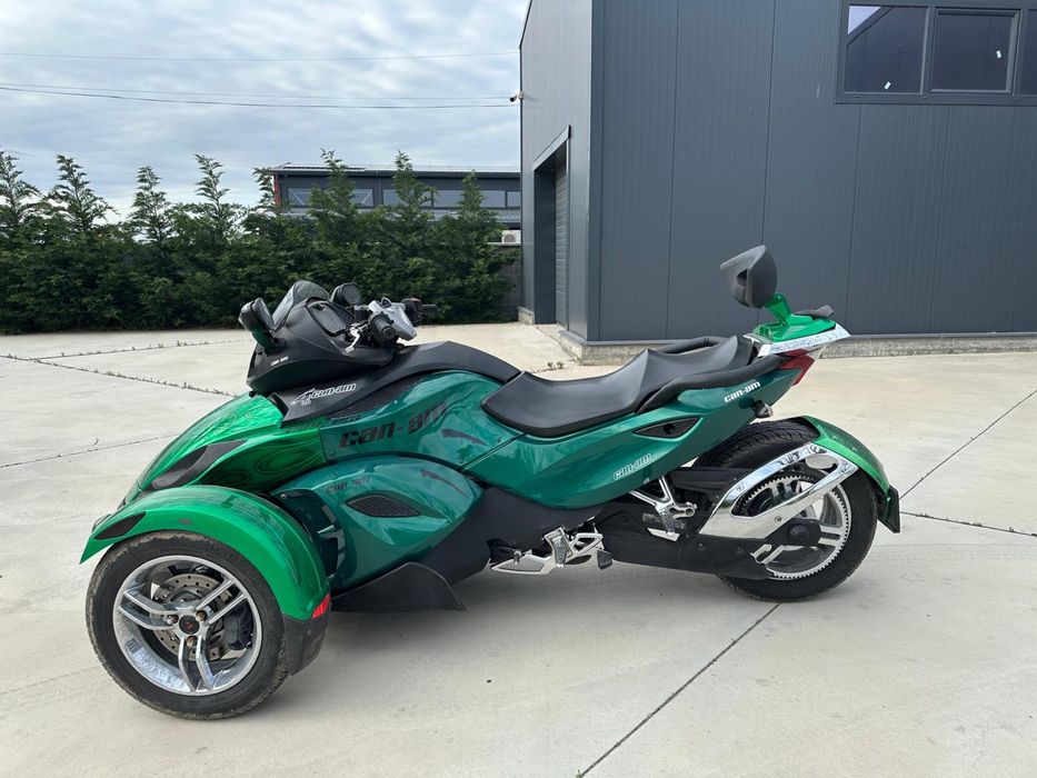 Can am spyder bombardier