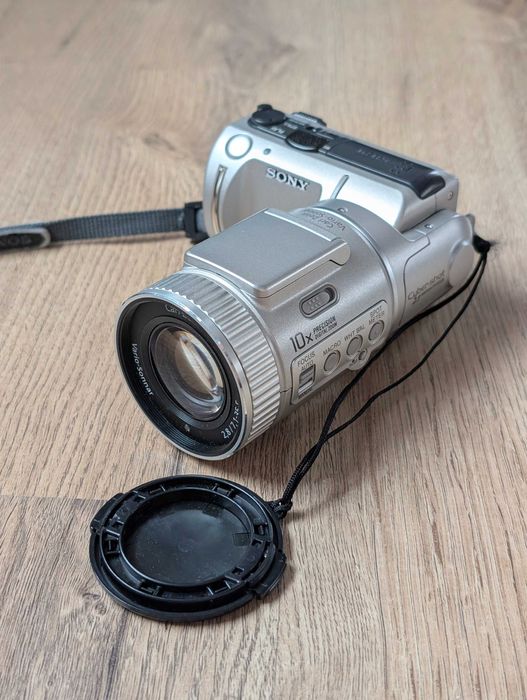 Vand SONY F505 retro, de top top 200 RON