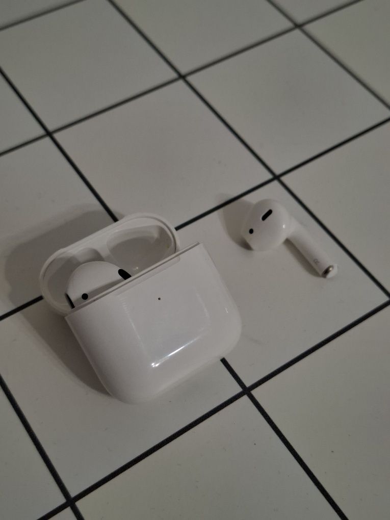 AirPods 2 Copy + чехол в подарок