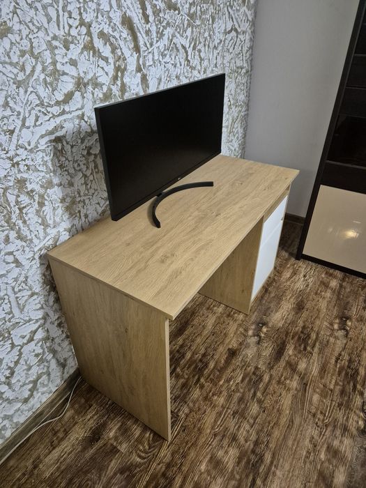 Birou Jysk BILLUND 54x120 stejar natur/alb + scaun
(129)