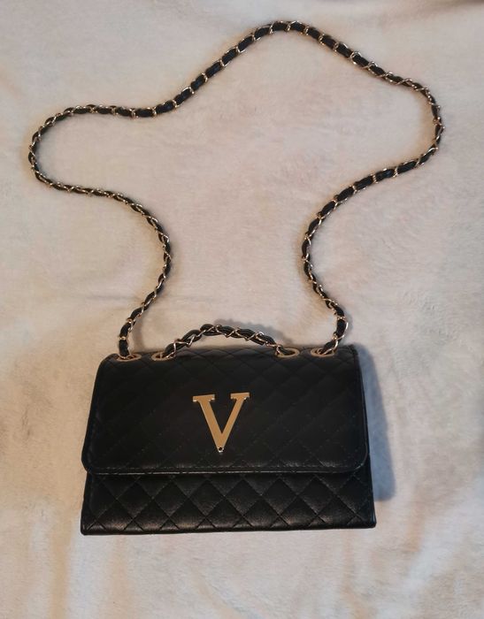 Малка елегантна черна дамска чантичка