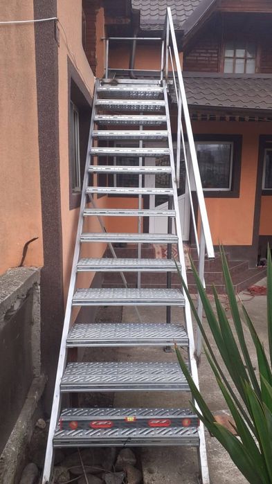 Scări metalice galvanizate la orice demisiune asiguram transport ori u