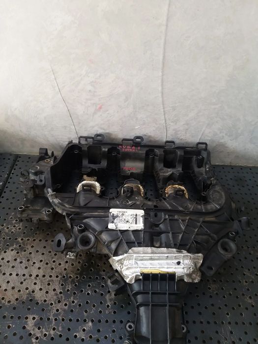 Galerie admisie cu capac culbutori 2.0 tdci ford kuga 1 9671434580