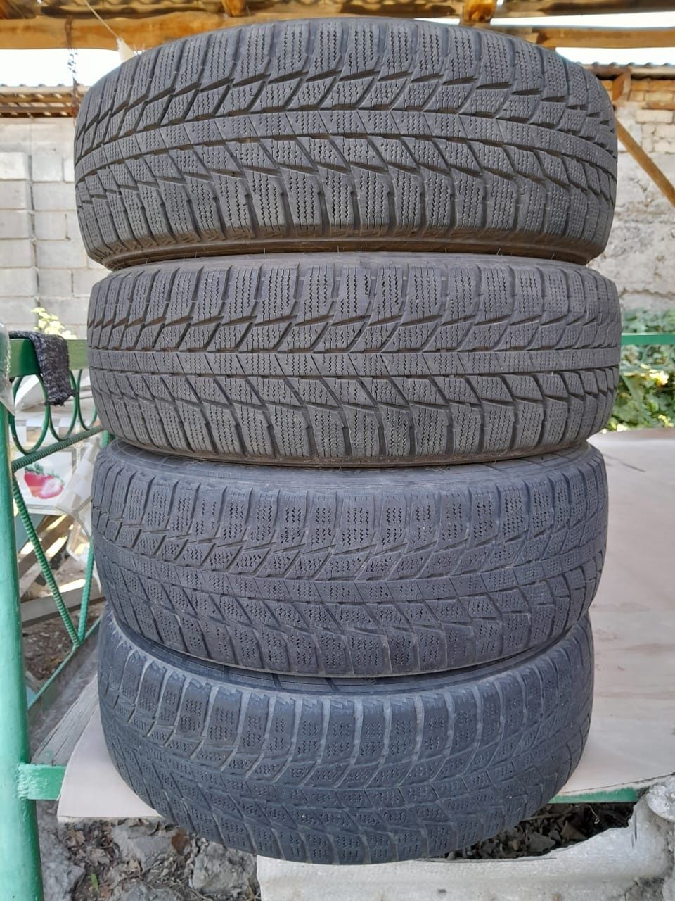 Продаётся зимние шины