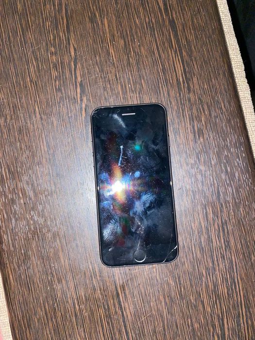 Продам iPhone 7: