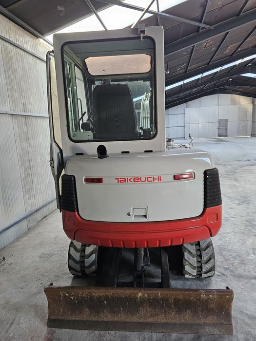 Miniexcavator Tacheuchi de 2,8 tone adus recent