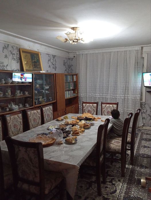 Центрда 3 хонали 4 этажда сотиладии