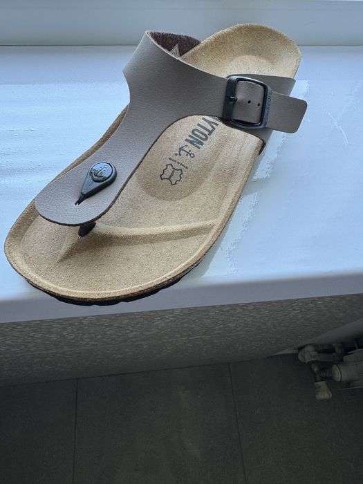 De vanzare papuci barbatesti