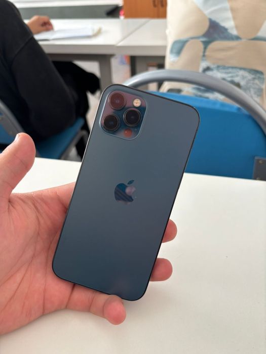 iPhone 12 Pro в хорошем состоянии