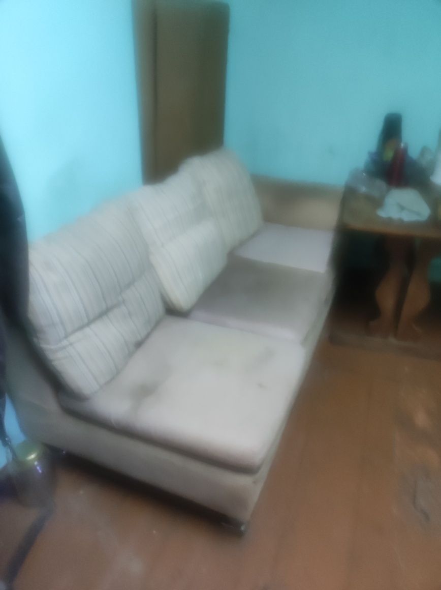 Продам-Диван со съемными подушками
