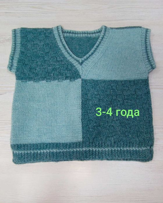 Безрукавка вязаная на мальчика.