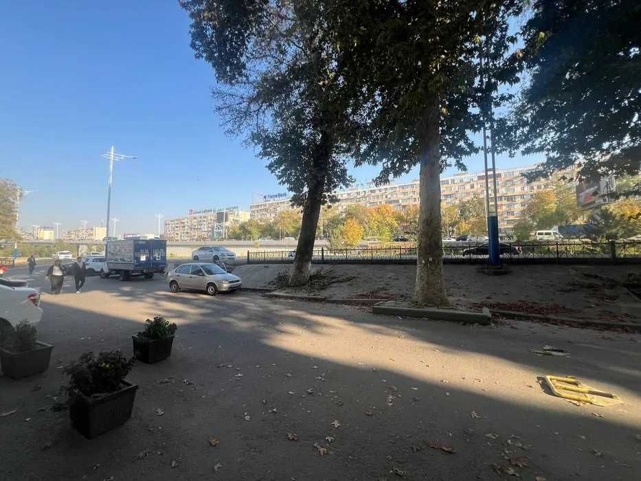 Хамза метро Новза ул.Мукимий пересечение пр-т Бунедкор 379 кв.м 12 ком