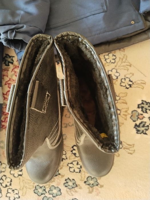 Спецовка зимный обувь.