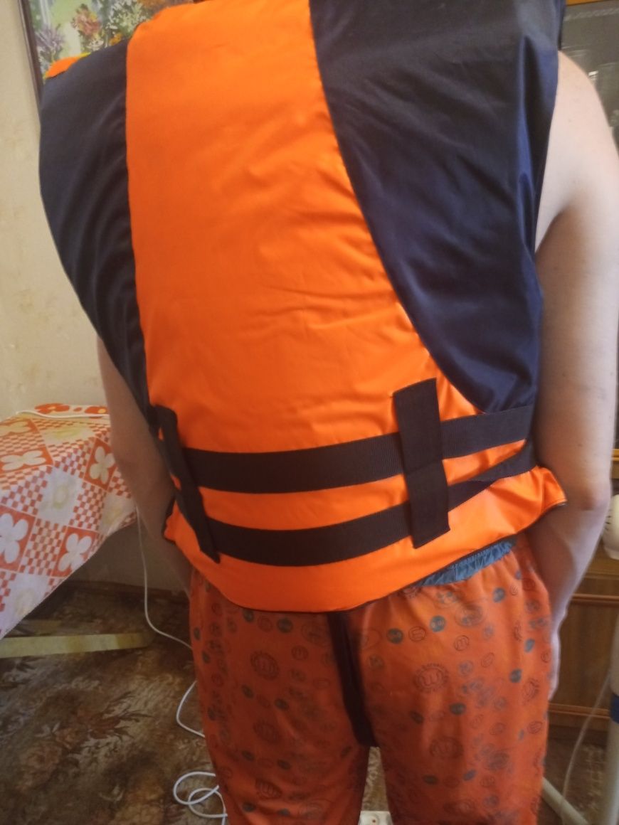 Жилет спасательный