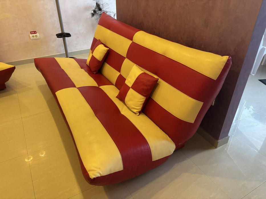 Vând Canapea Extensibila + Fotoliu