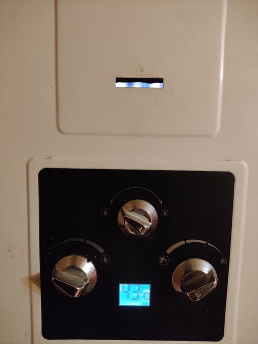 Замена комплектующих для горячей воды на газовых водонагревателей.