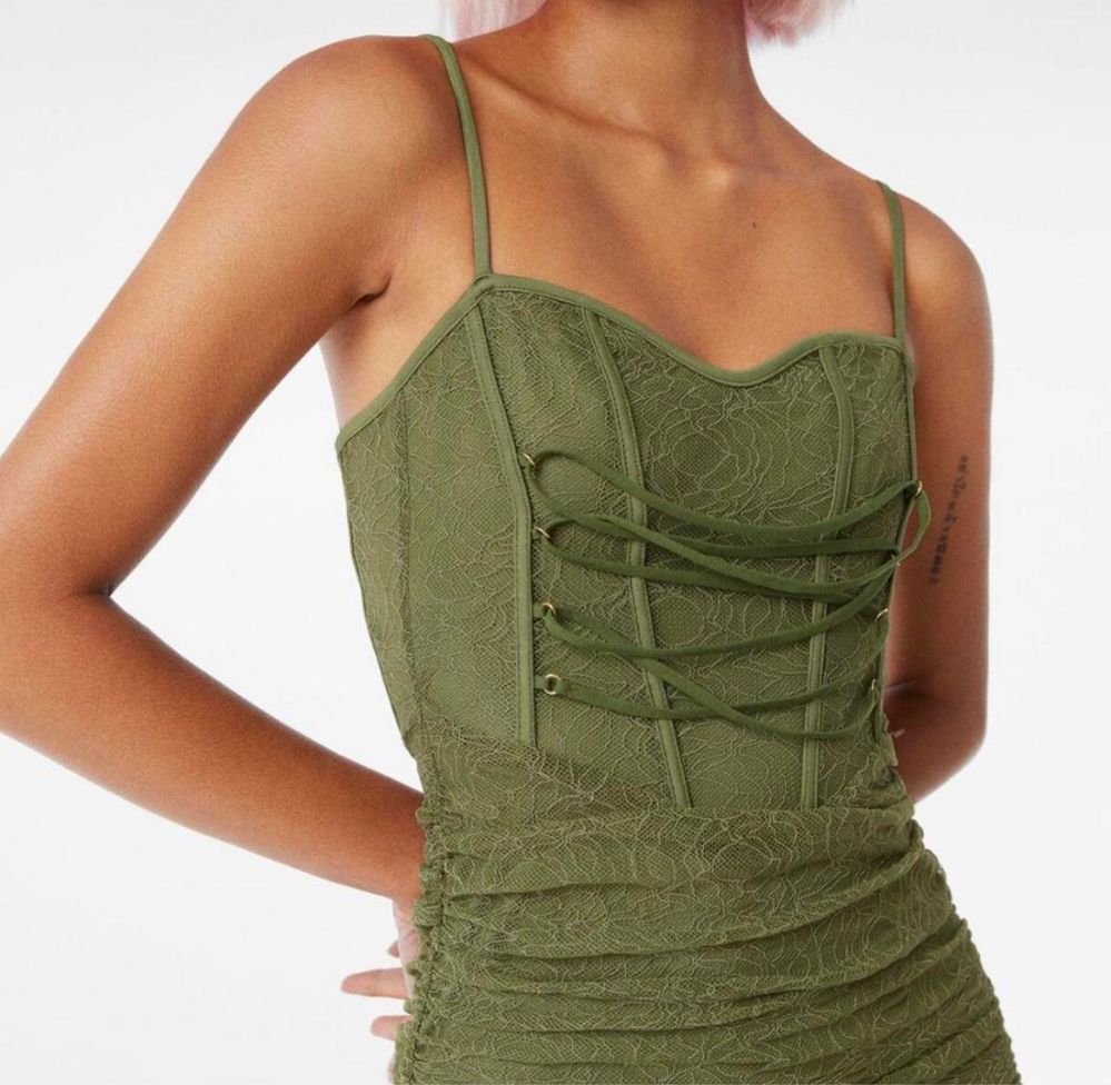 Зелена къса рокля Bershka