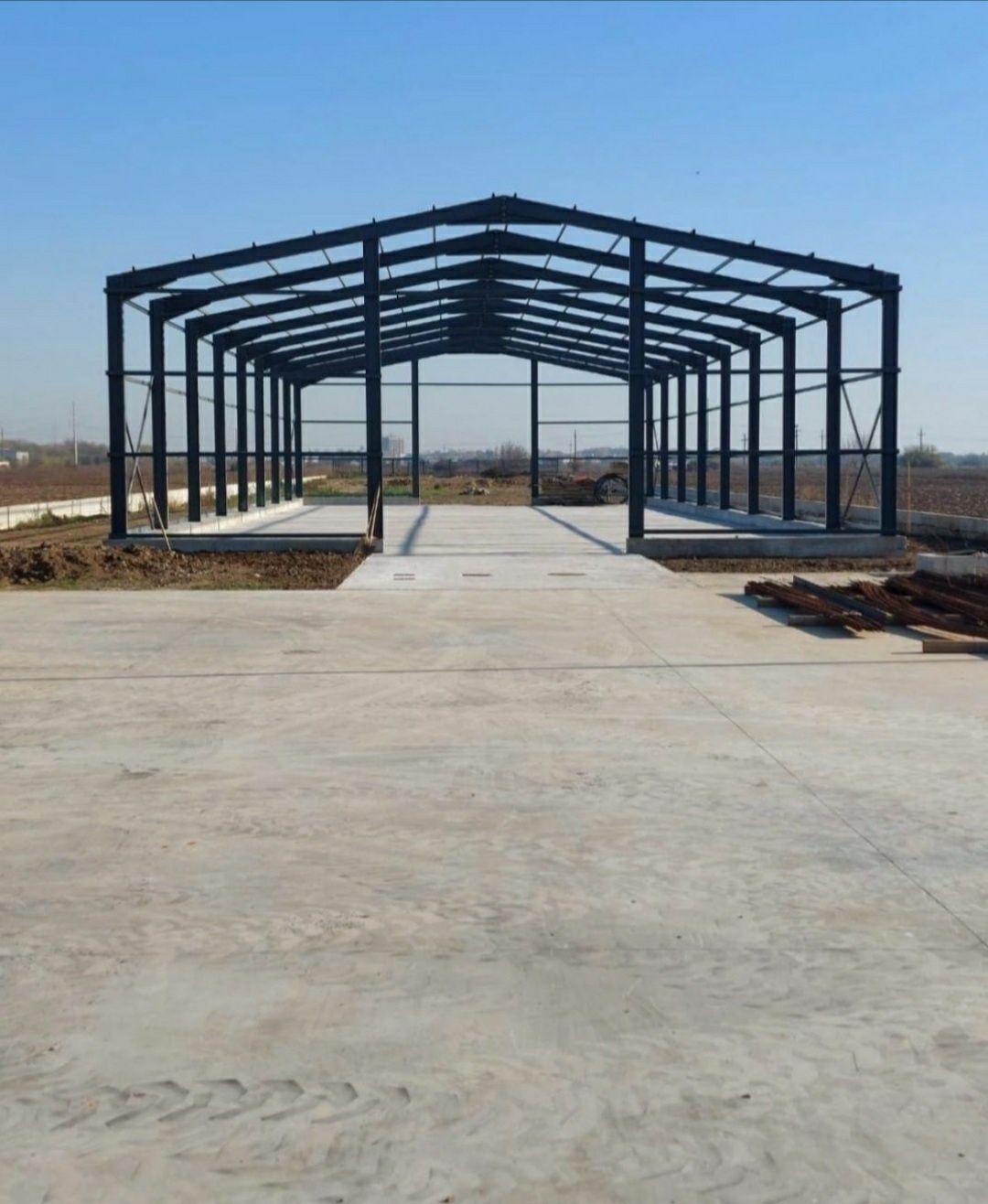 Vand hala metalică 10x35,structura și panouri sandwich,
Hala se poate