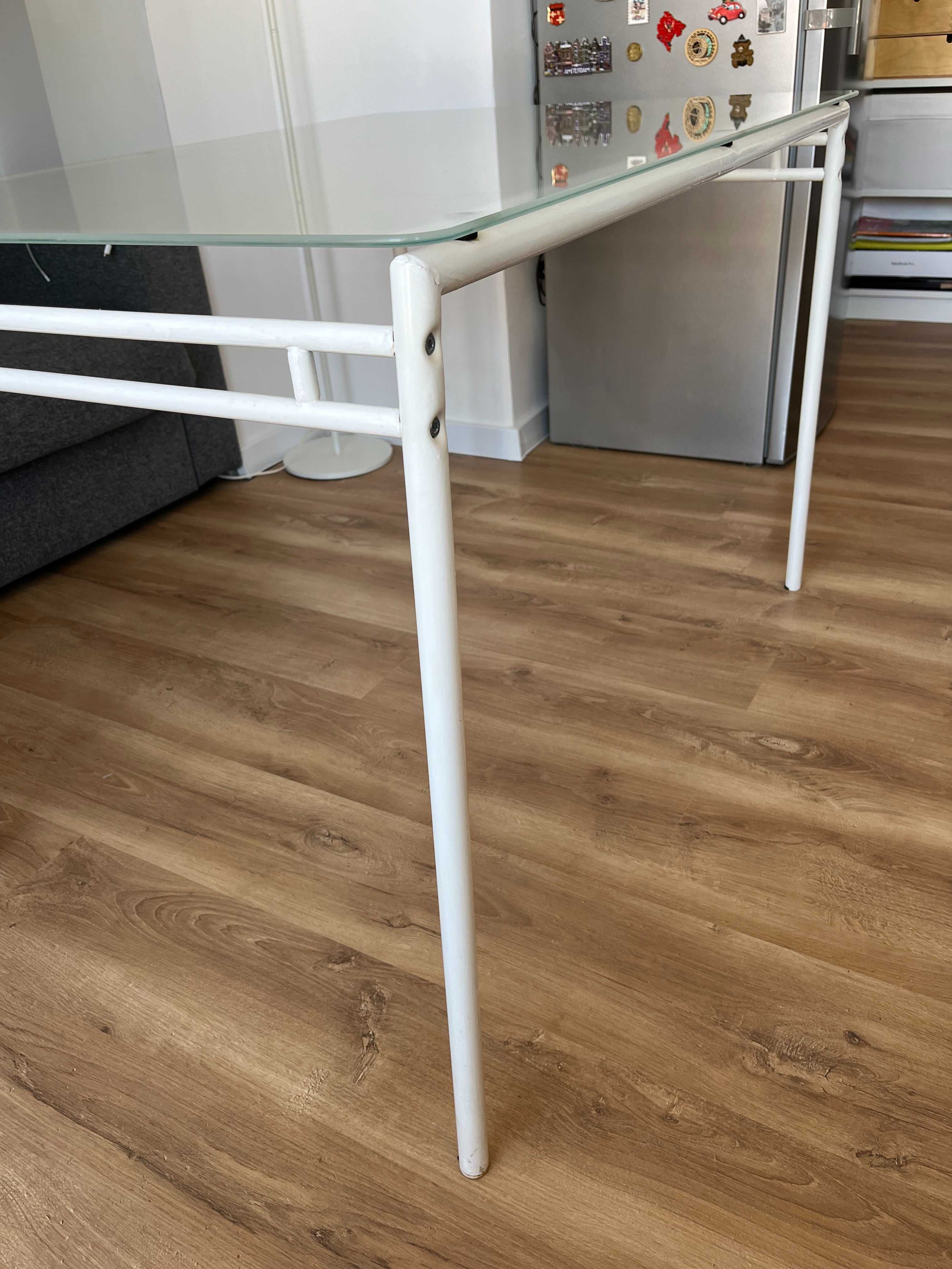 Трапезарна маса IKEA със стоманена основа и стъклен плот