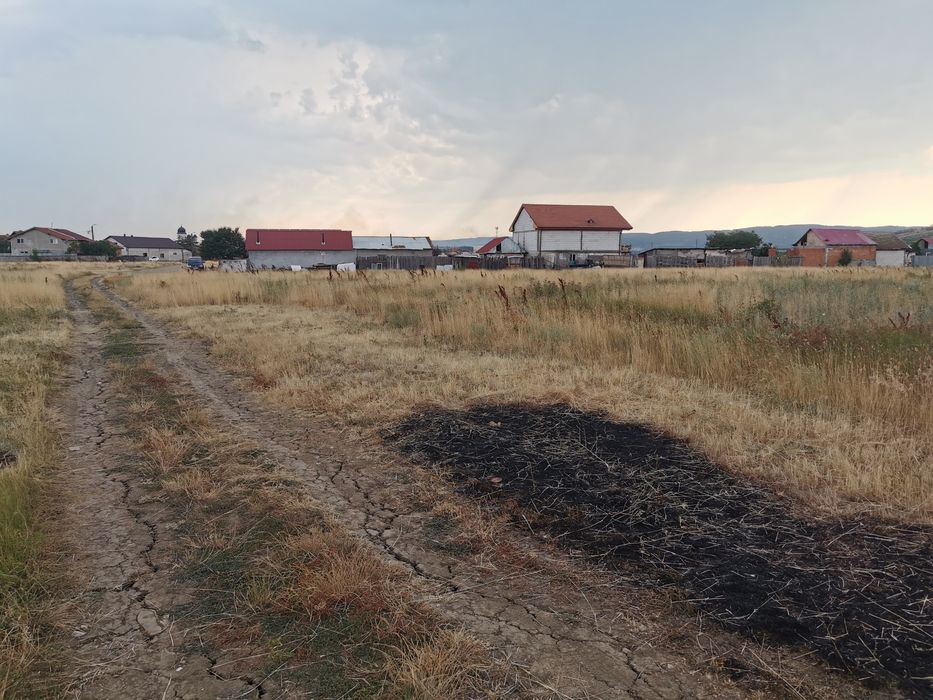 Vând teren întravilan sau schimb
