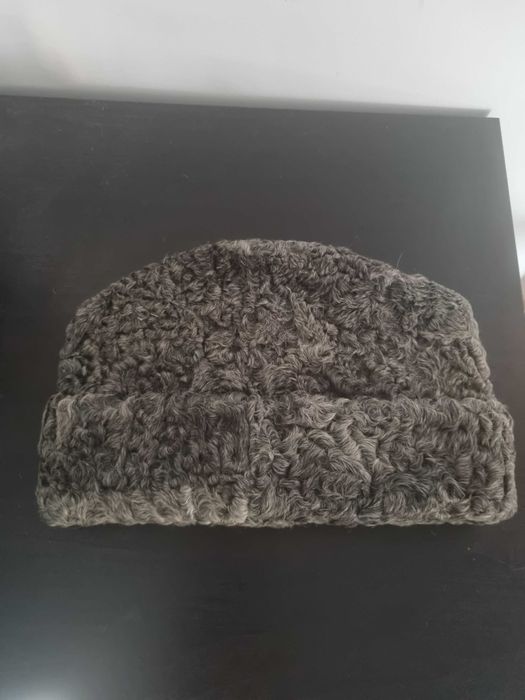 Vand caciula barbateasca din blana astrahan, marime mare, ca noua