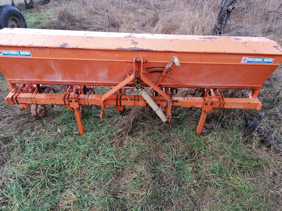 Prasitoare cu fertilizare