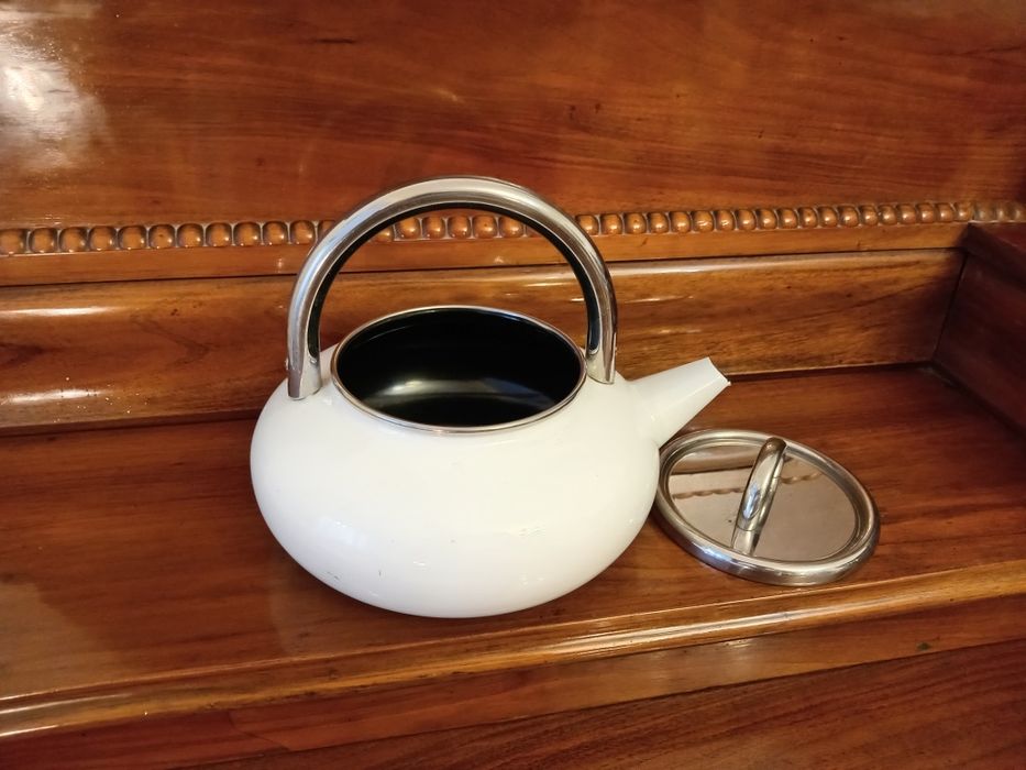 Ceainic emailat vintage, Germania