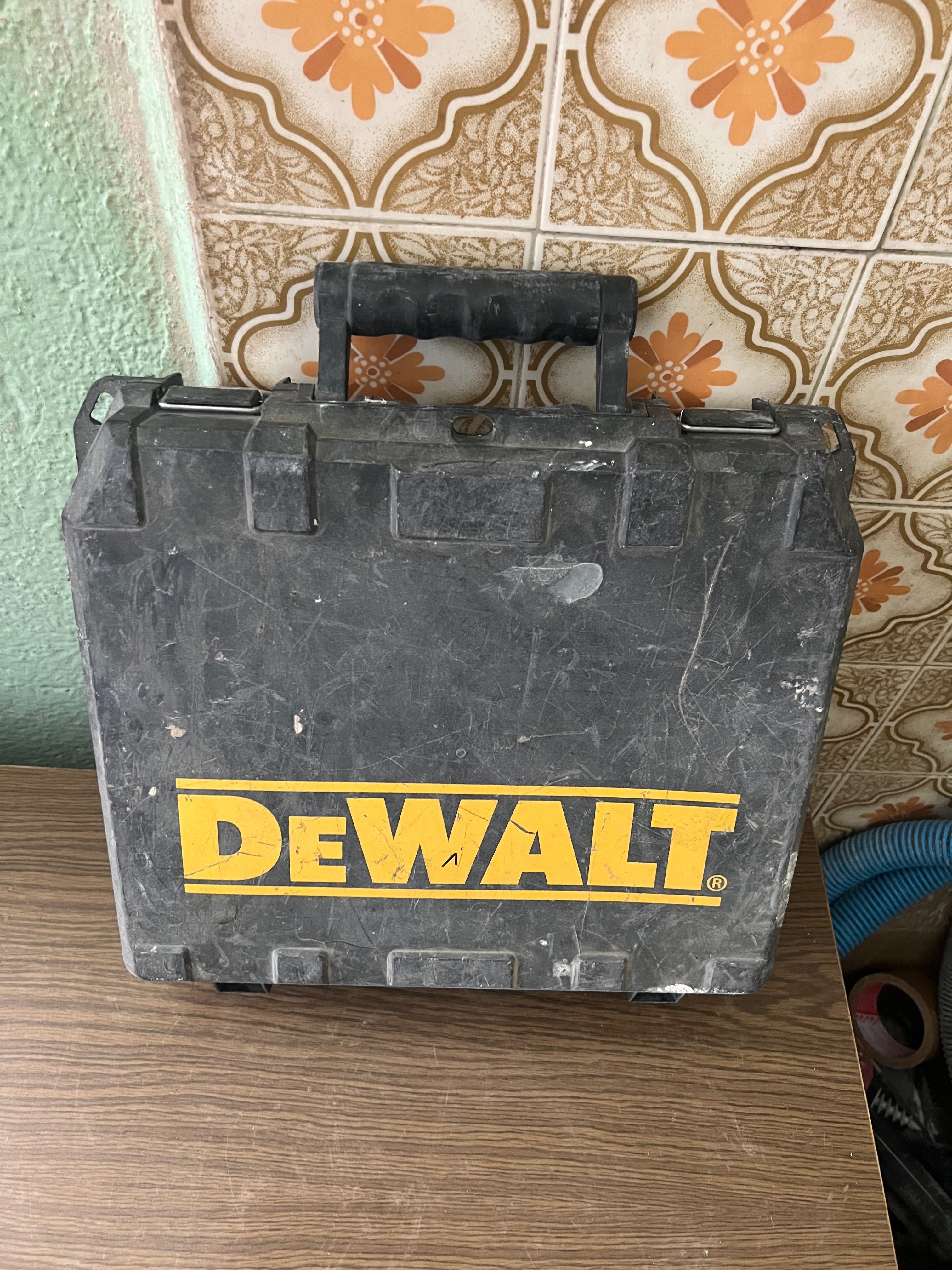 Акумулаторен ударен винтоверт DEWALT DCD776