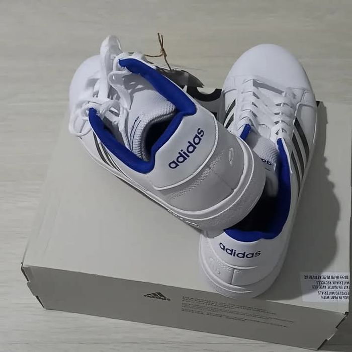 Маратонки    Адидас 38 номер