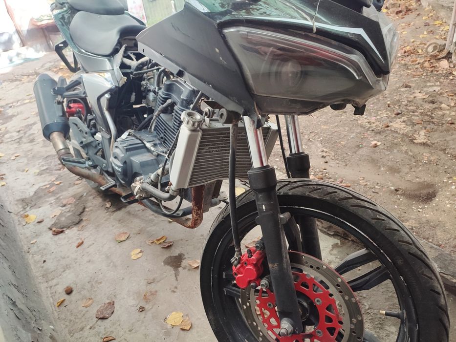 Мотоцикл Kavasaki. 250c. В среднем состоянии.