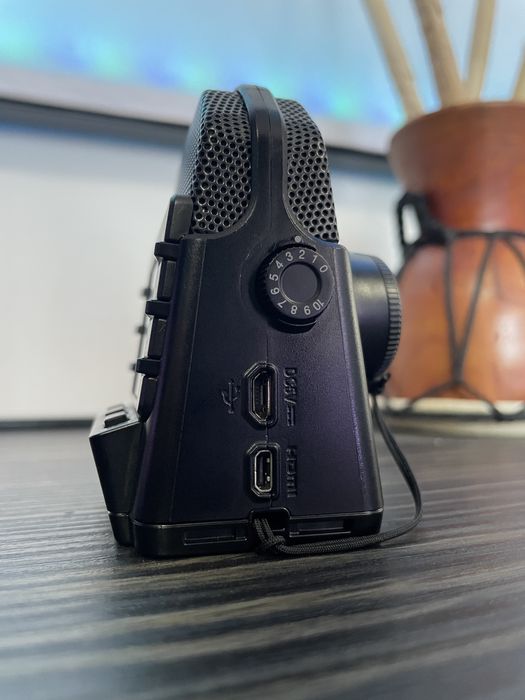 Camera Video Zoom Q2n-4K (Handy Video Recorder)