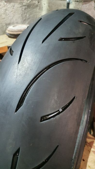 Metzeler Sporttec M9 RR // 180 55 ZR 17 // 2024