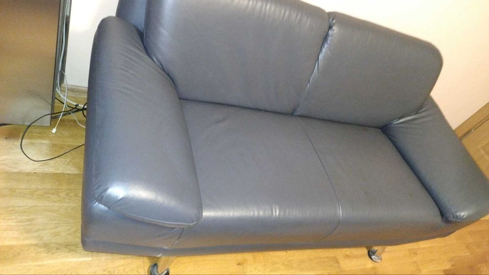 Запазен кожен диван