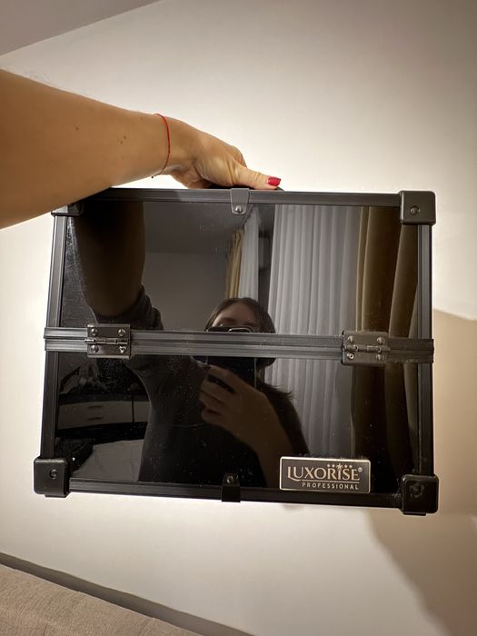 Caseta/Valiza machiaj LUXORISE – nefolosita, perfecta pentru cosmetice