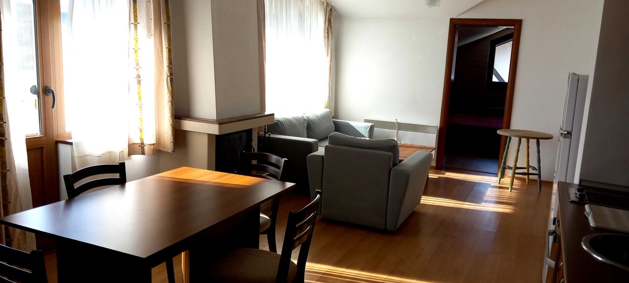 Дава се под наем Тристаен апартамент в Банско - 98 кв.м за 382.5 € - Снимка #1