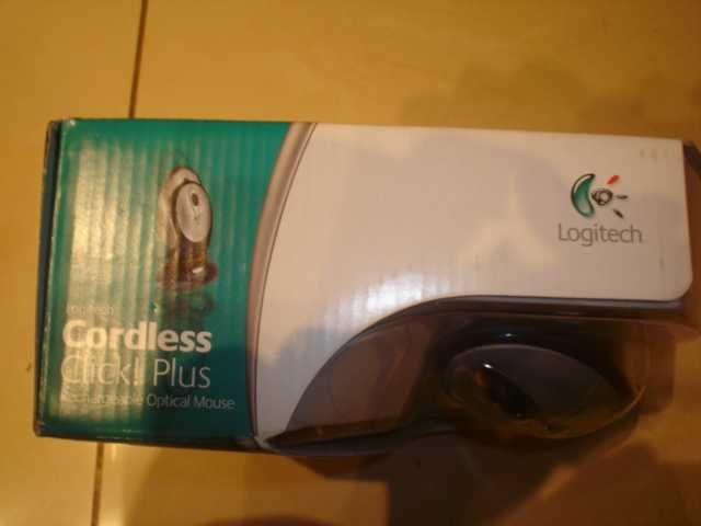 Mouse optic cu acumulatori fara fir LOGITECH cu baza de incarcare