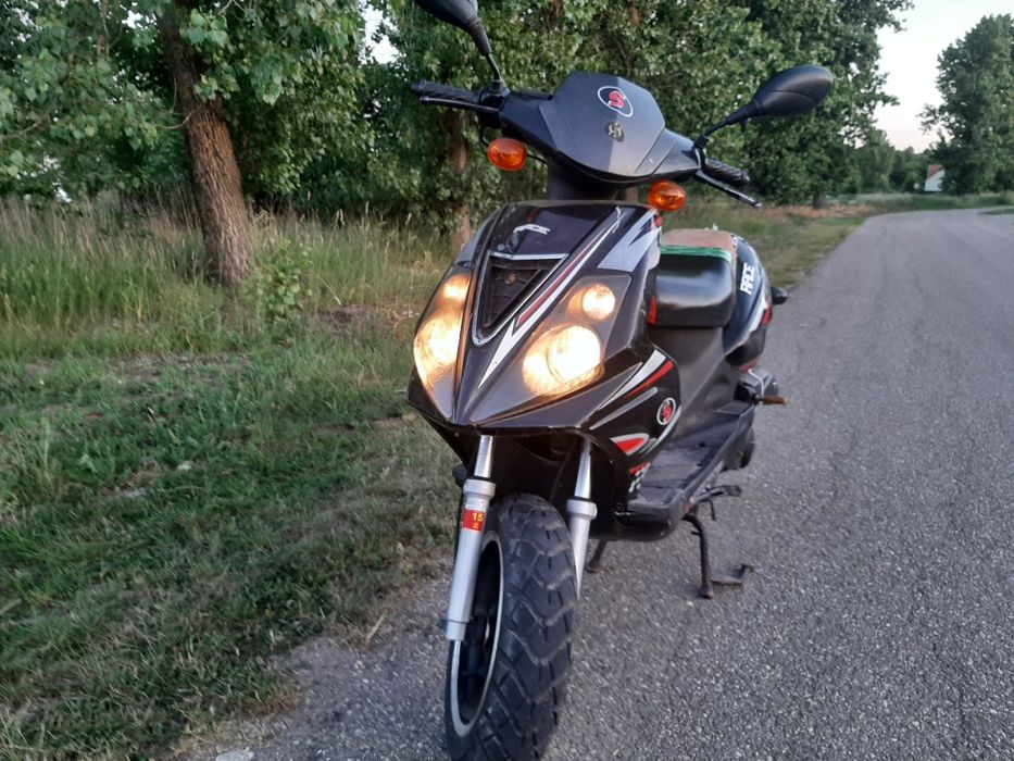 Scuter moped de 50 cm 4 T schimb cu remorca auto