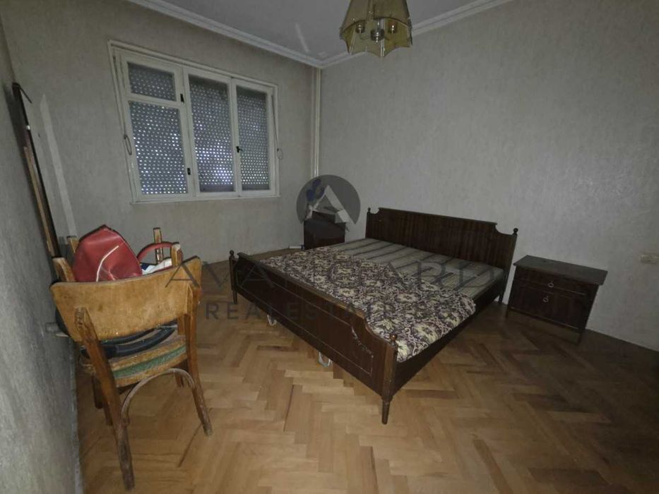 Продава се Тристаен апартамент в Пловдив, Кючук Париж - 80 кв.м за 1425 €/кв.м - Снимка #2