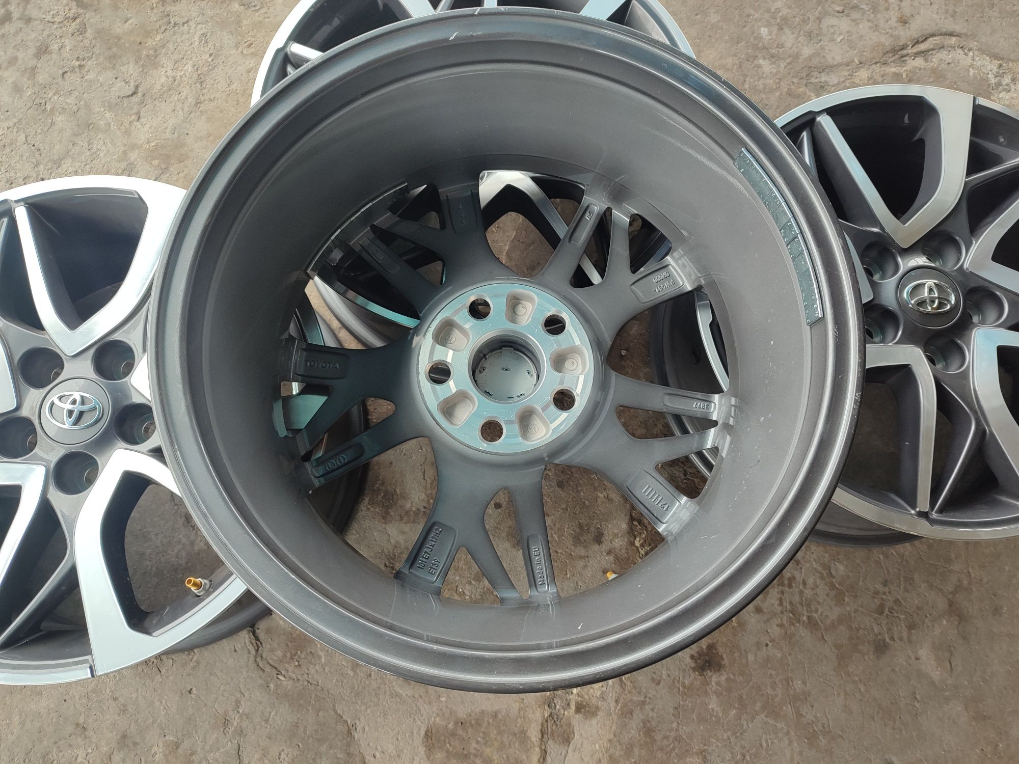 17" оригинални алуминиеви джанти за Toyota C-HR,Corolla,Camry...