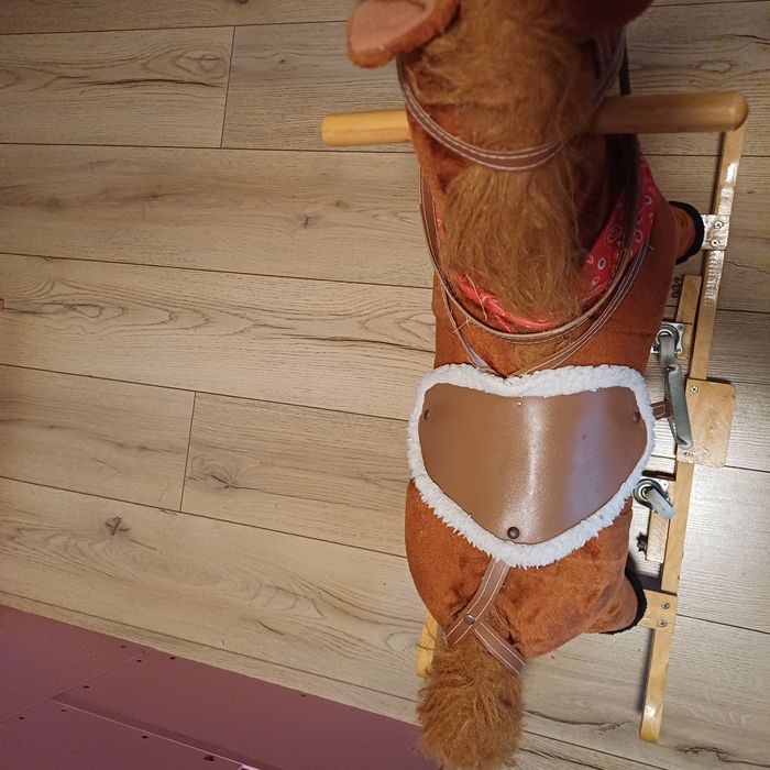 Balansoar căluț   echipat si cu  roți