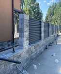 Construim garduri din panouri stil jaluzele, sipca metalica si altele